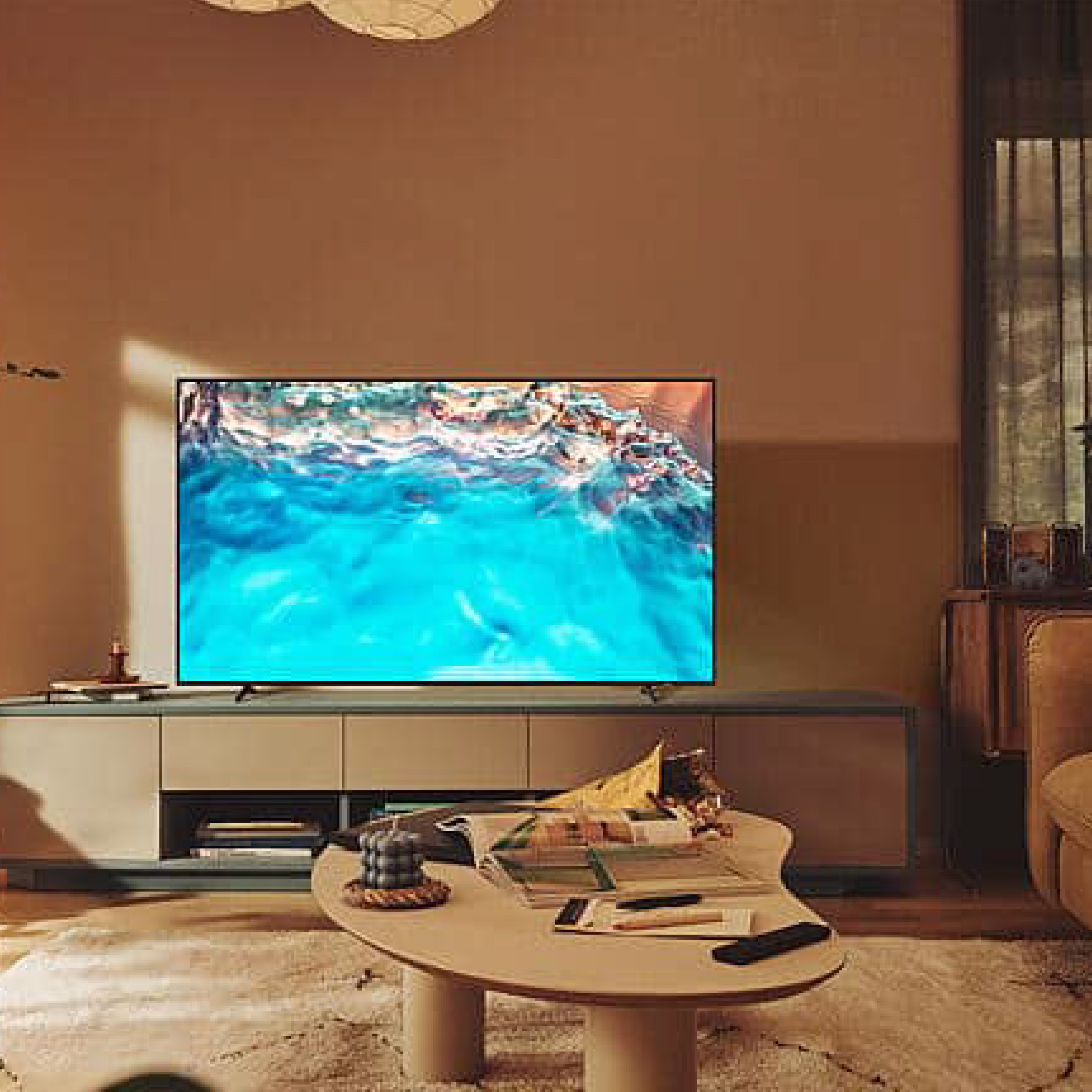 Samsung UN75U8000FPXPA de 75", resolución 4K UHD, Tizen Smart TV, 60 Hz, sonido estéreo, 3 HDMI y 2 USB. Imagen y conectividad superior.