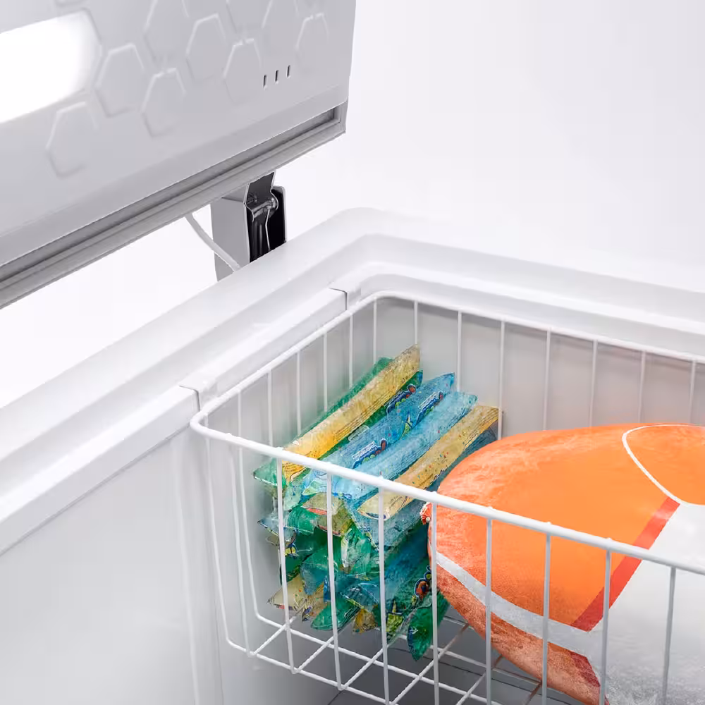 El Congelador Indurama CI-300 de 292L ofrece gran capacidad y eficiencia energética para mantener tus alimentos frescos y organizados.



