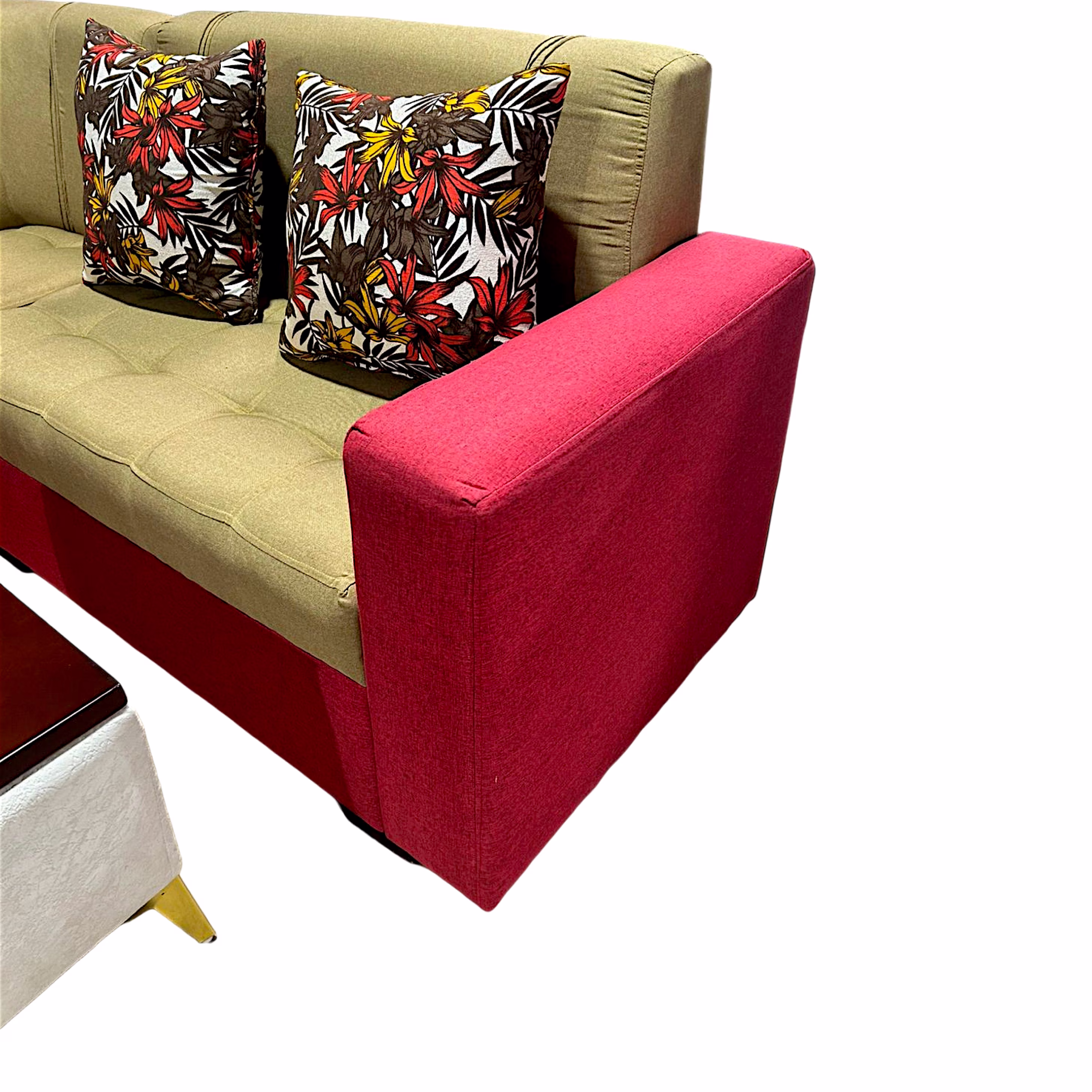 Juego de Sala Nova en madera con tapiz de lino en rojo y beige. Diseño elegante y moderno para tu hogar.