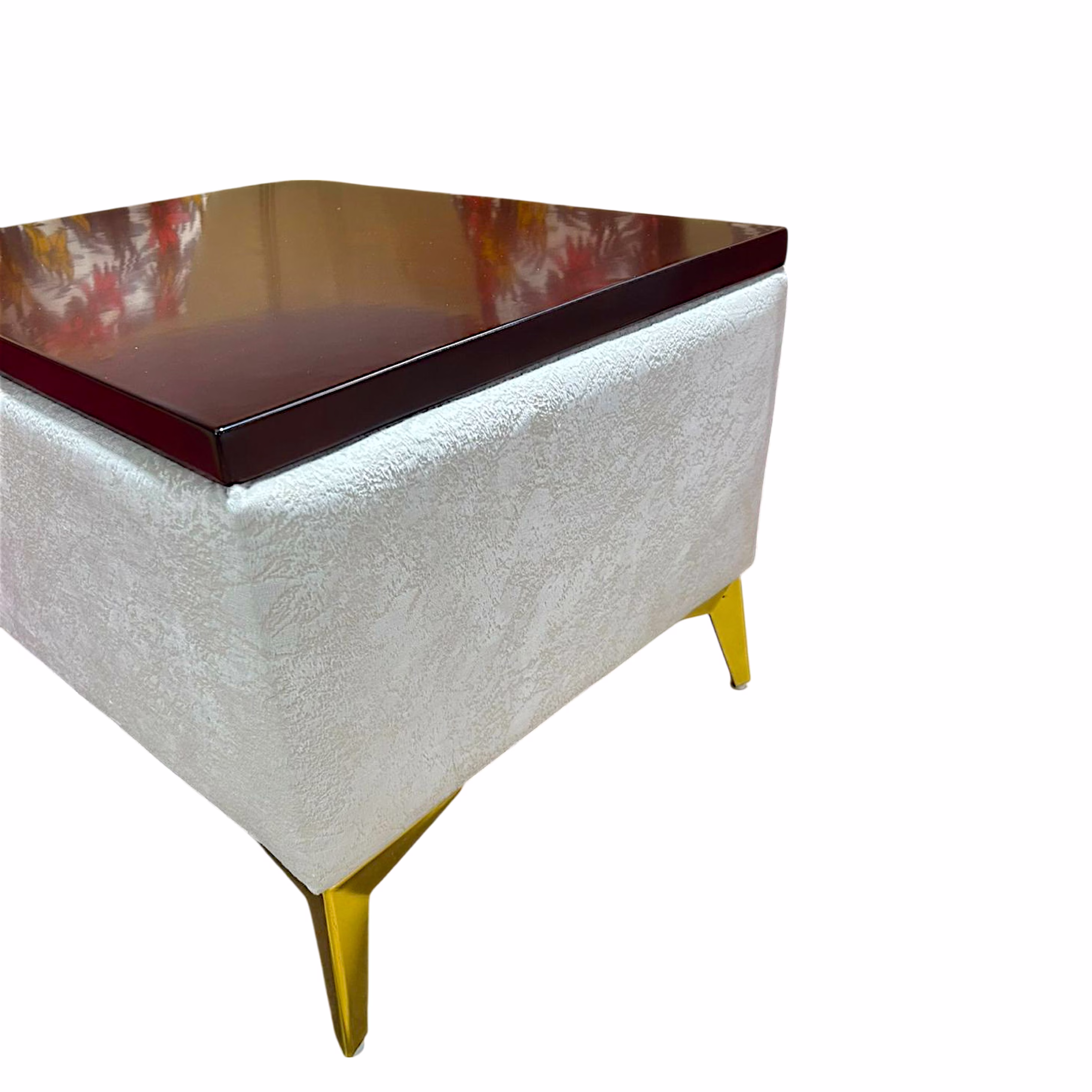 Juego de Sala Nova en madera con tapiz de lino en rojo y beige. Diseño elegante y moderno para tu hogar.