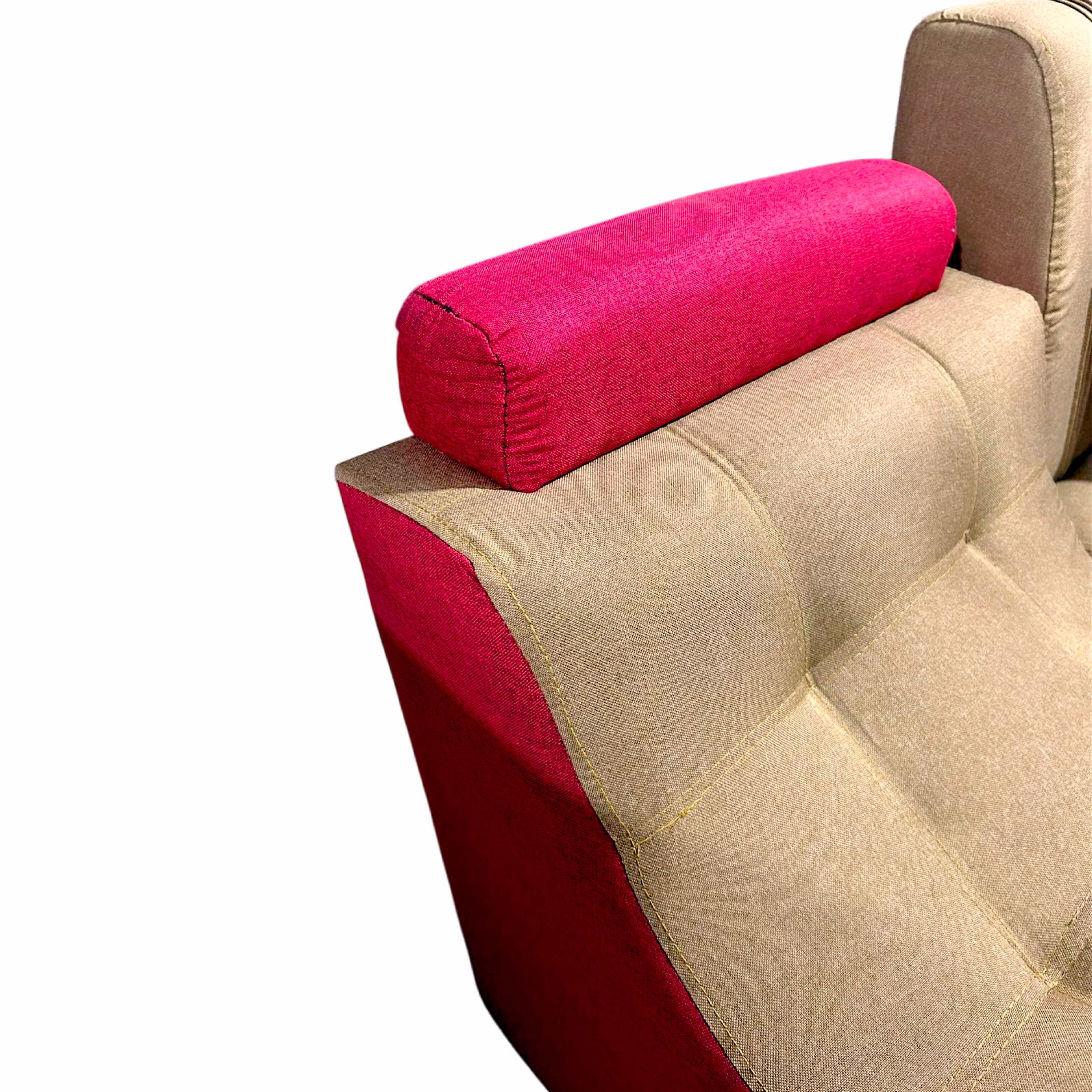 Juego de Sala Nova en madera con tapiz de lino en rojo y beige. Diseño elegante y moderno para tu hogar.