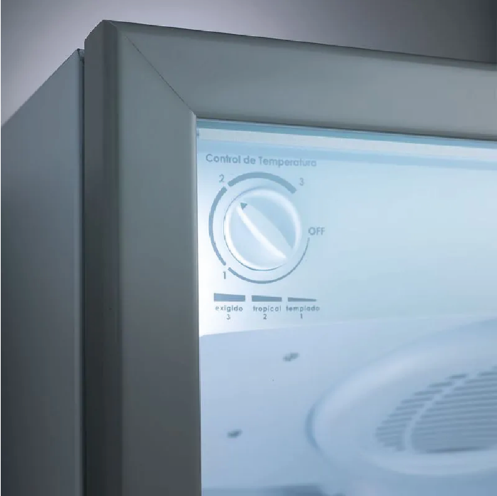 La Vitrina Frigorífica Vertical VFV-520 380L INDURAMA ofrece frescura y gran capacidad para exhibir tus productos de manera eficiente y ordenada.